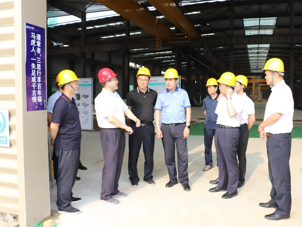 关于市领导到秦皇岛精工绿筑开展项目建设和 安全生产工作的调研活动的简报(图1)